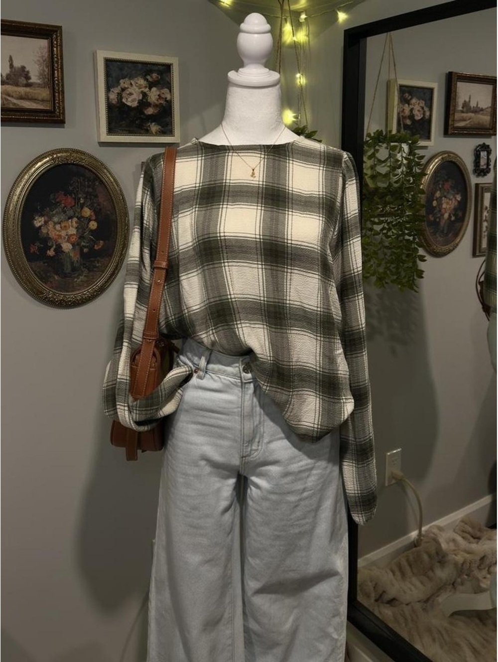 Green and white plaid Chaps long sleeve top with slight bubble sleeve 🌿